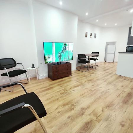 3 Bed Flat Close To Liverpool St & Brick Lane Лондон Екстериор снимка