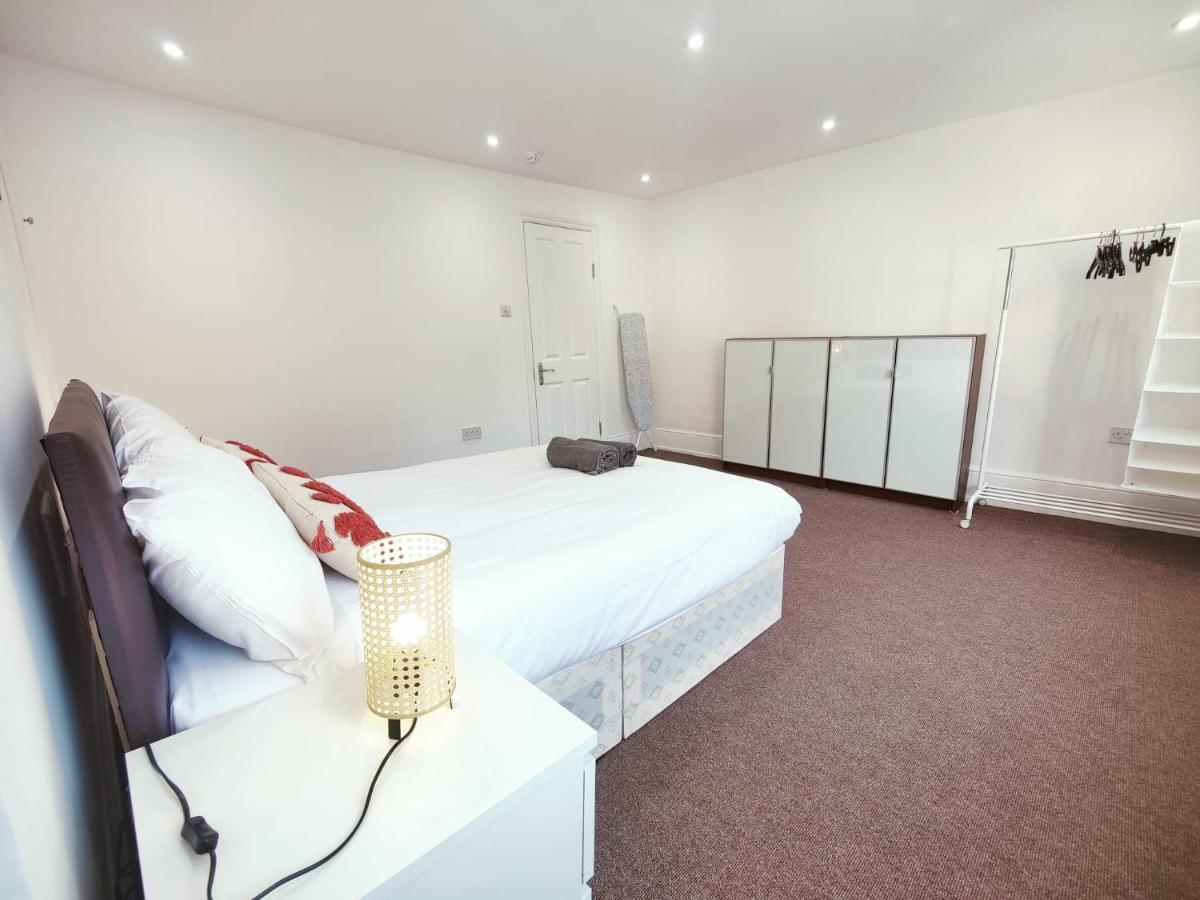 3 Bed Flat Close To Liverpool St & Brick Lane Лондон Екстериор снимка
