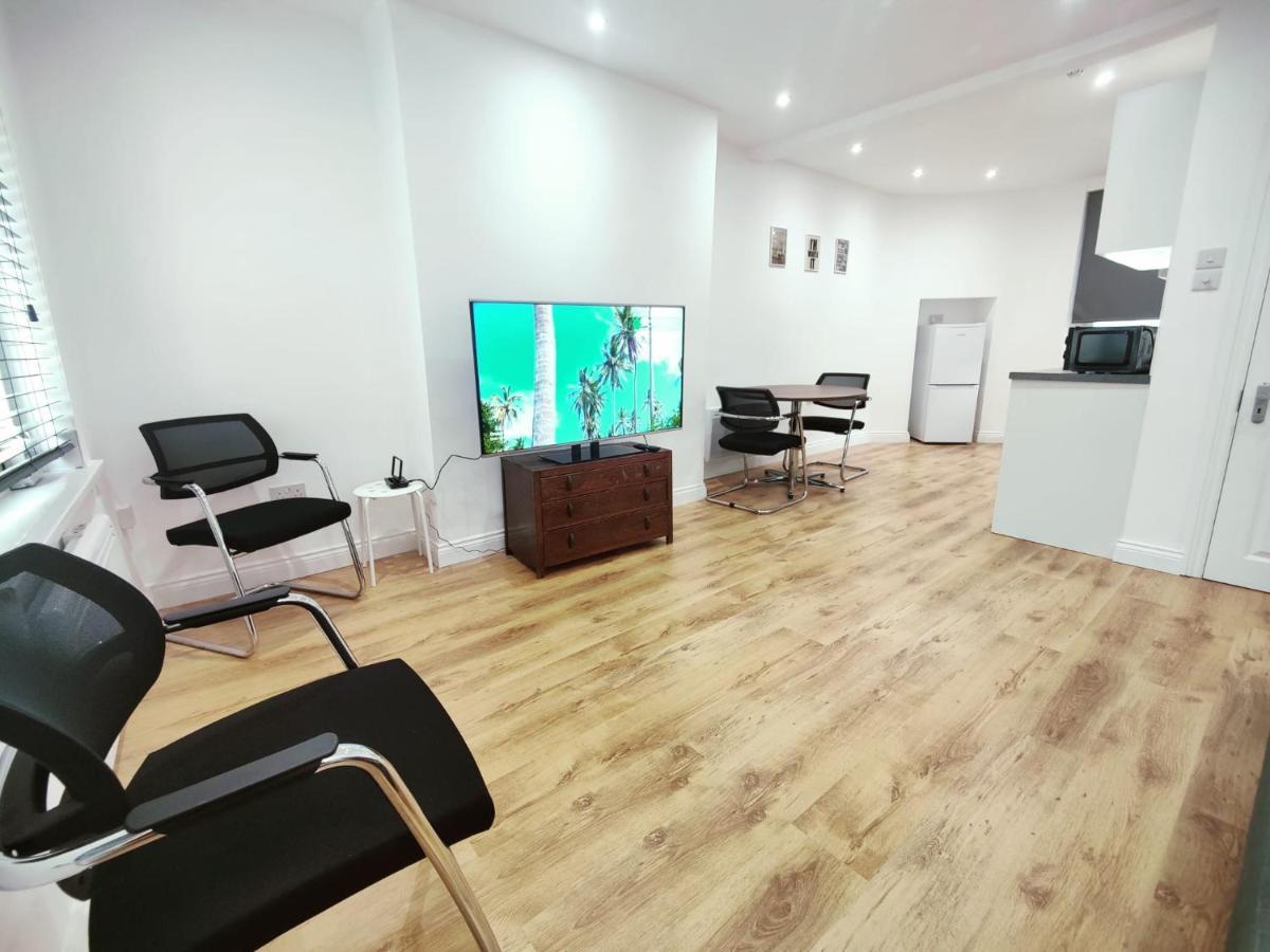 3 Bed Flat Close To Liverpool St & Brick Lane Лондон Екстериор снимка