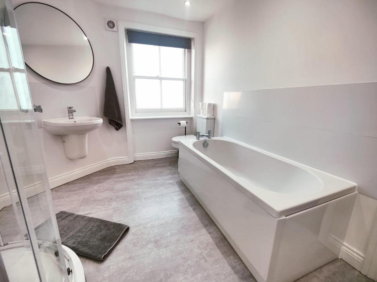 3 Bed Flat Close To Liverpool St & Brick Lane Лондон Екстериор снимка